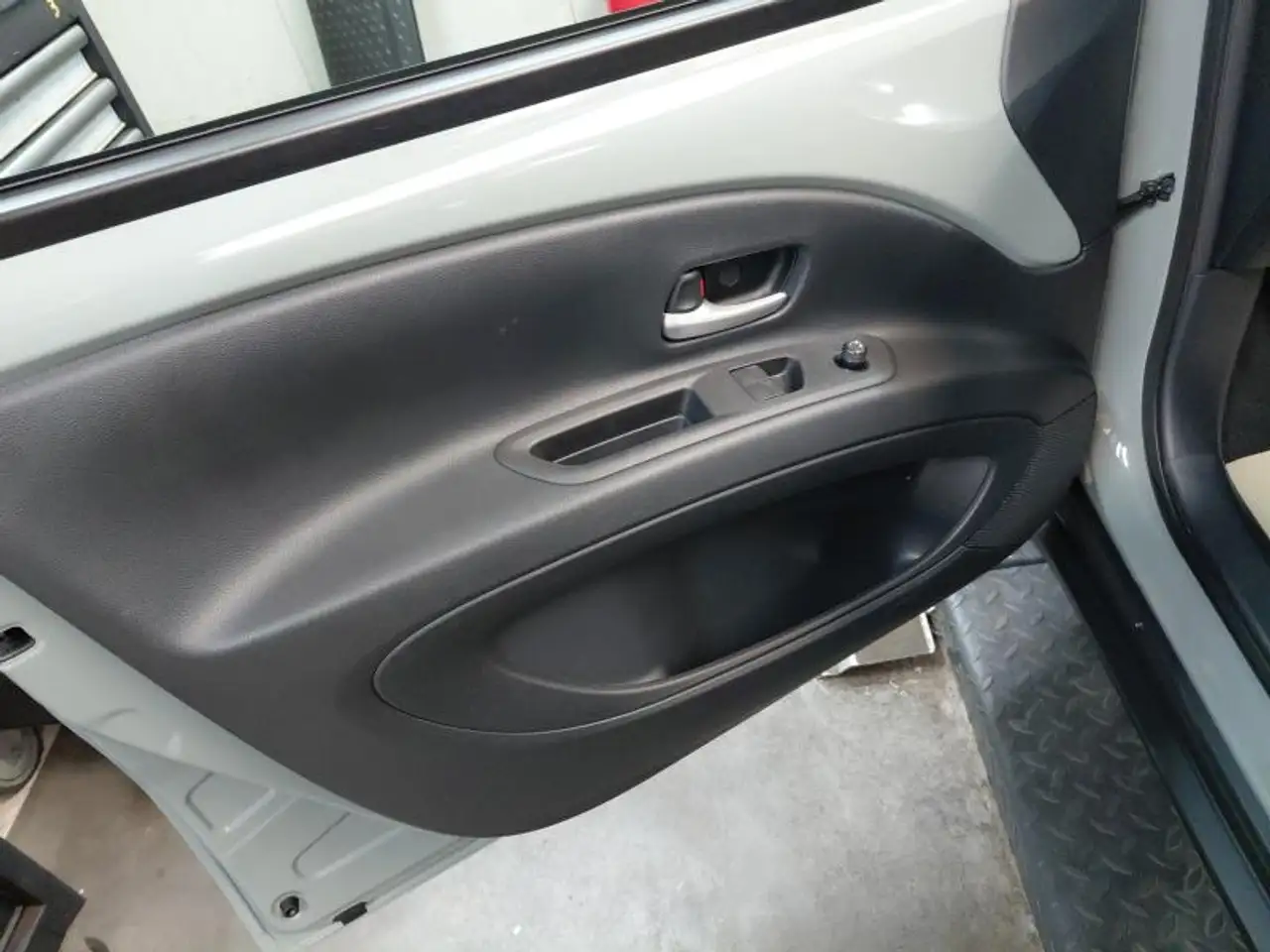 Toyota Aygo X 1.0 VVT-i Play CVT 5d 53kW, миниатюра 11