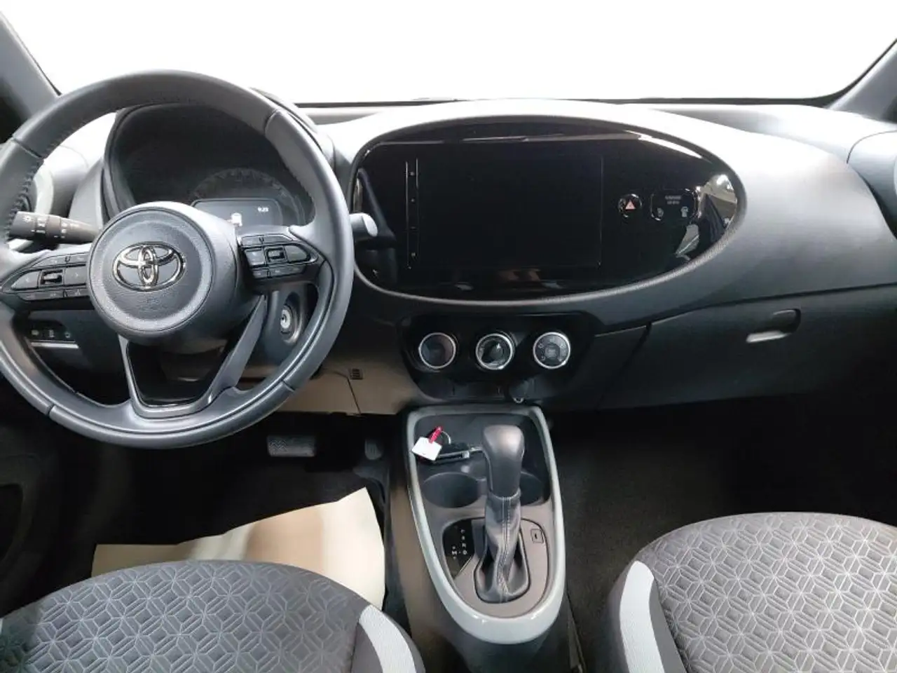 Toyota Aygo X 1.0 VVT-i Play CVT 5d 53kW, миниатюра 12