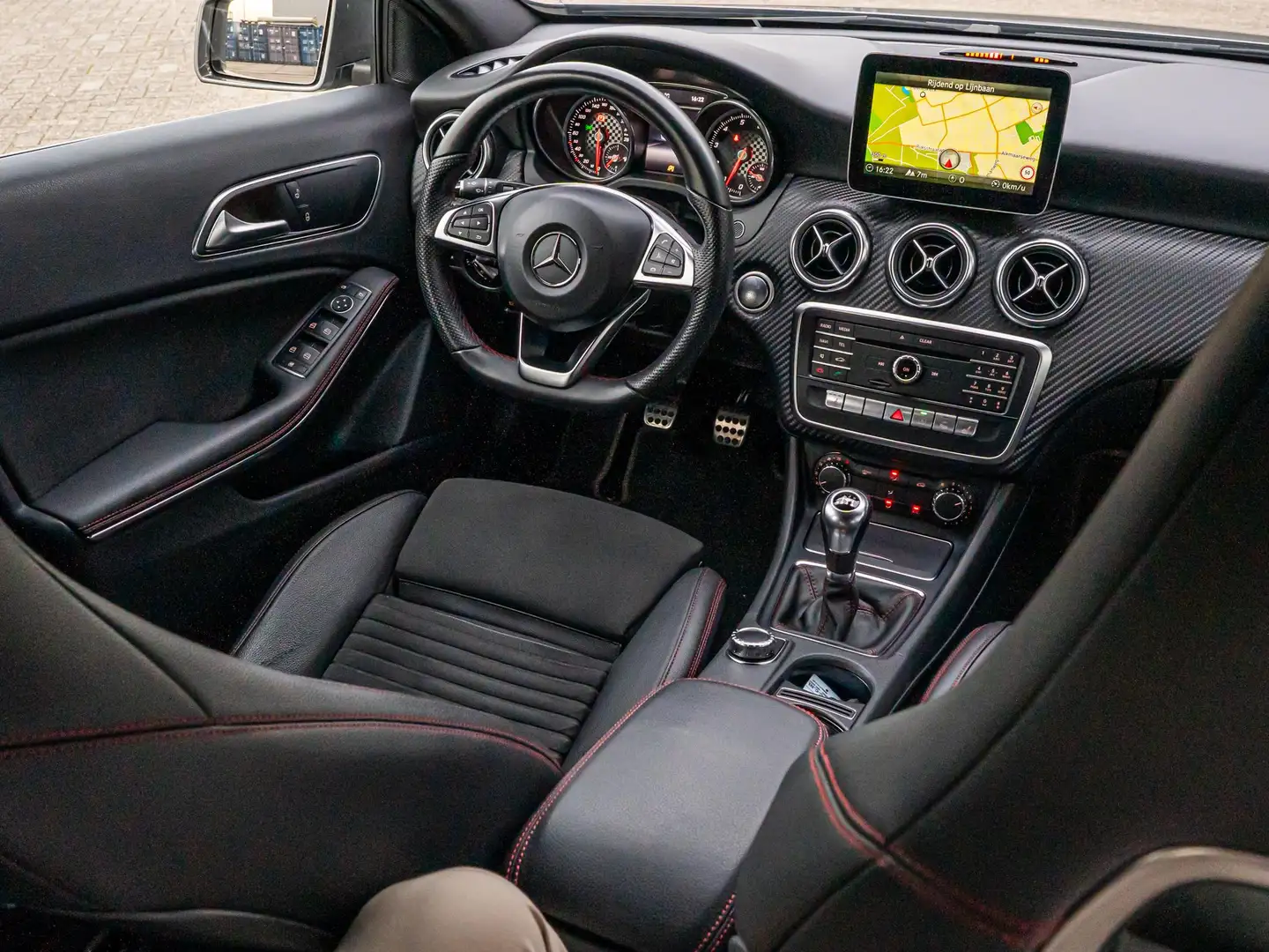 Mercedes-Benz A 180 Sport Edition AMG Line Camera Stoelverw Grijs - 2