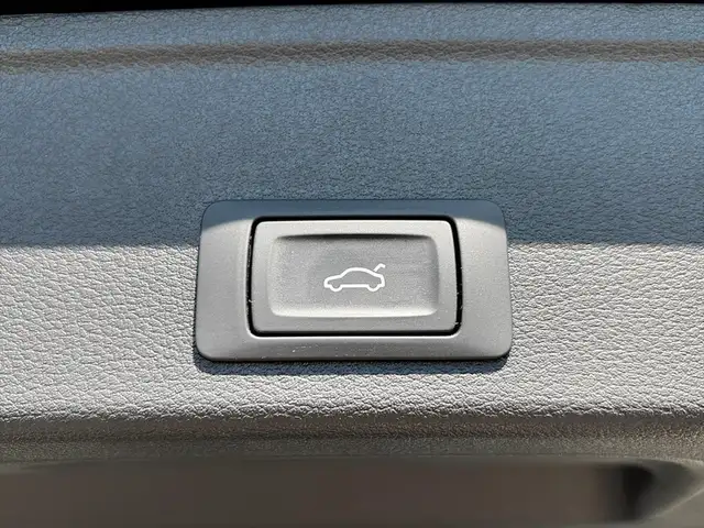 Audi A4 view 14