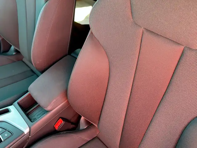 Audi A4 view 8