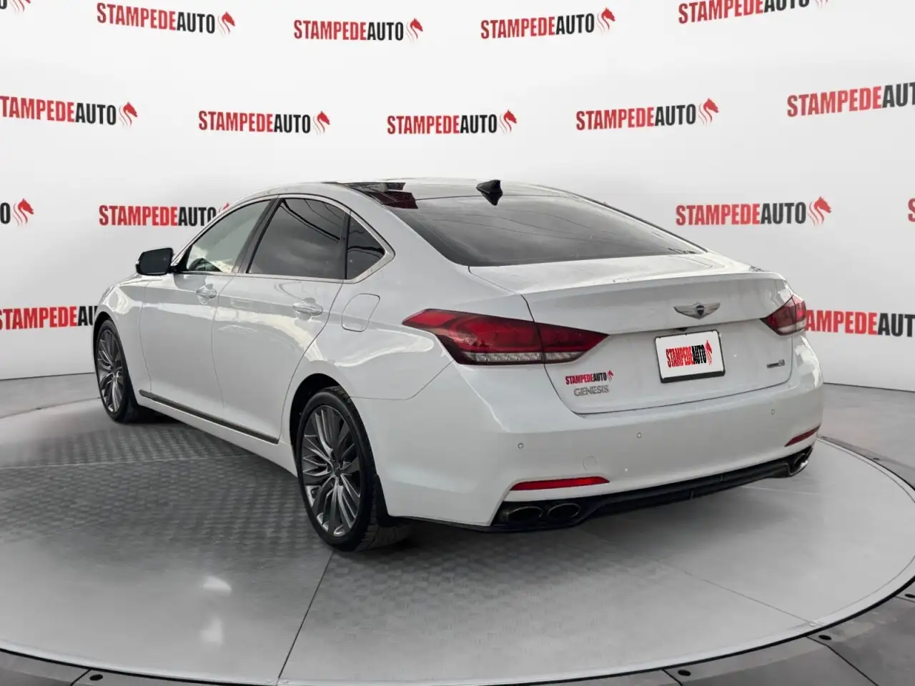 Hyundai Genesis снимка Hyundai Genesis