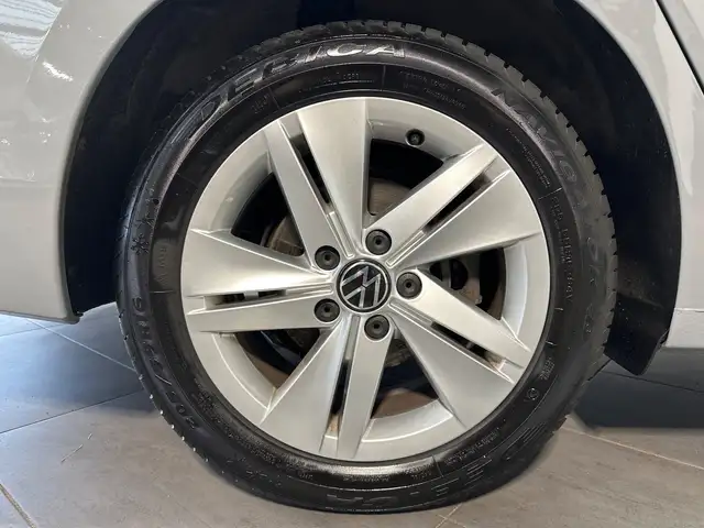 Volkswagen Golf view 3