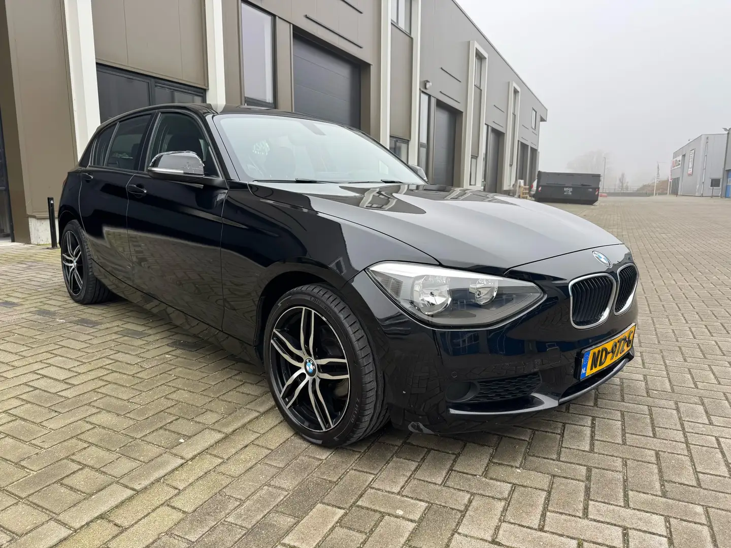 BMW 118 BMW 1-Serie 2.0 118D 5DR 2012 Zwart Black - 1