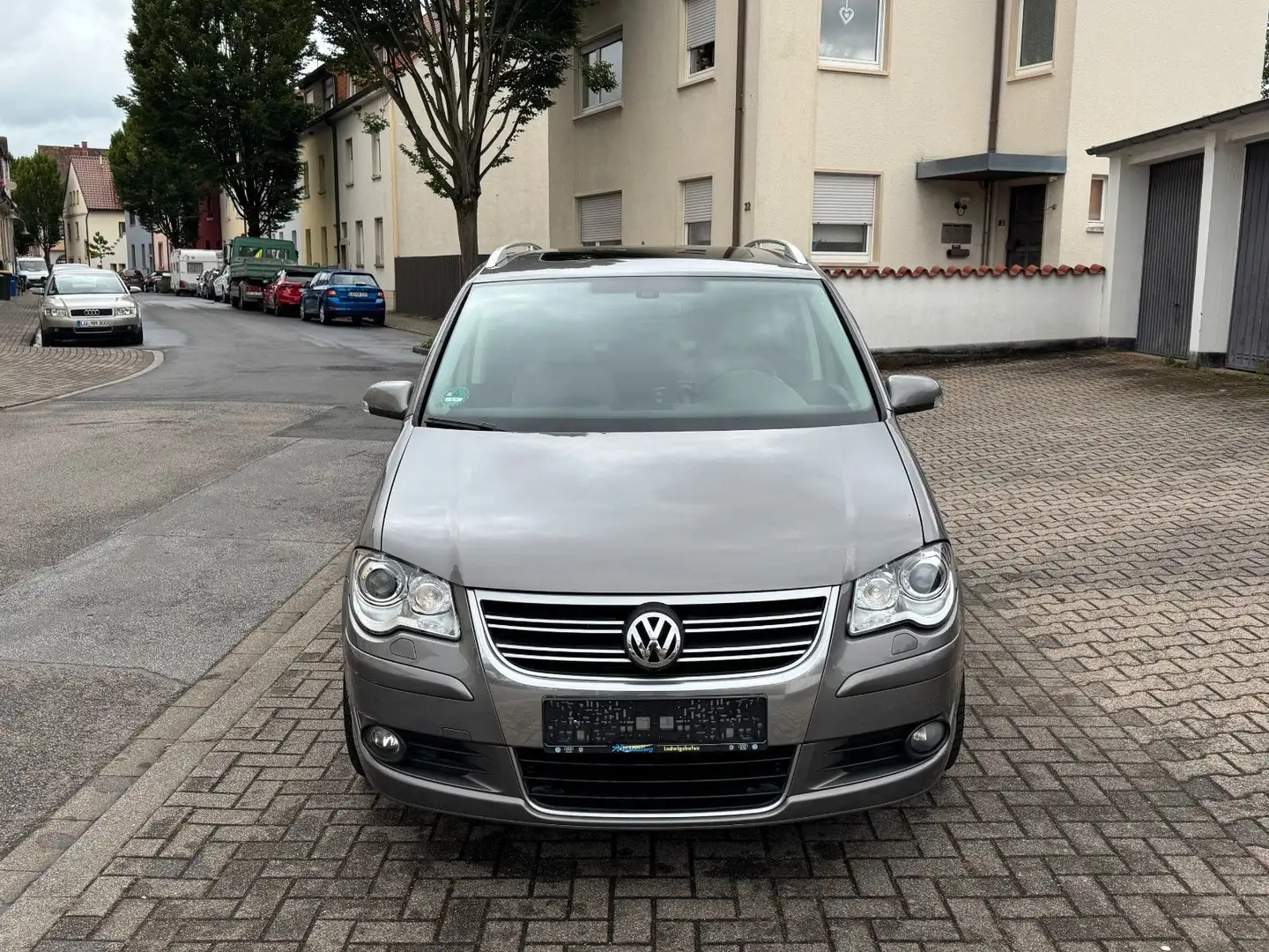 Volkswagen Touran 1.4 TSI|170-PS|R-Line|DSG|AHK|NAVI|SD|2.H Grau - 2