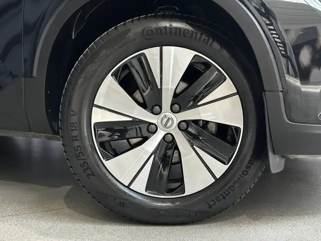 Volvo XC40 view 8
