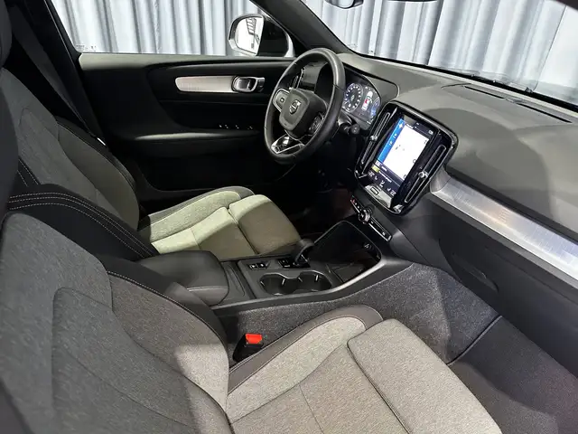 Volvo XC40 view 10