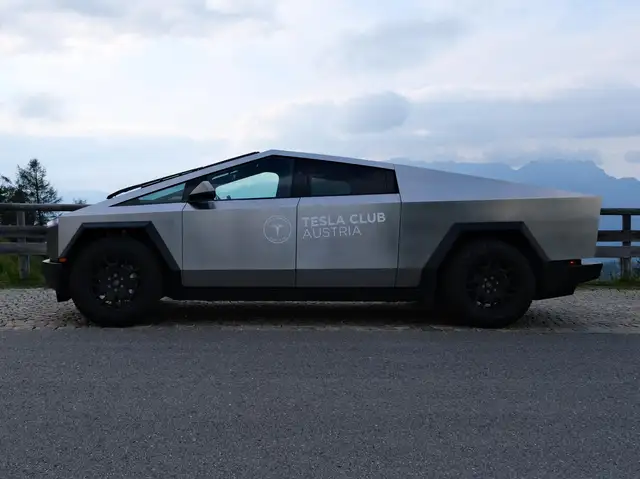 Tesla Cybertruck Cybertruck "foundation series" EU Zulassung