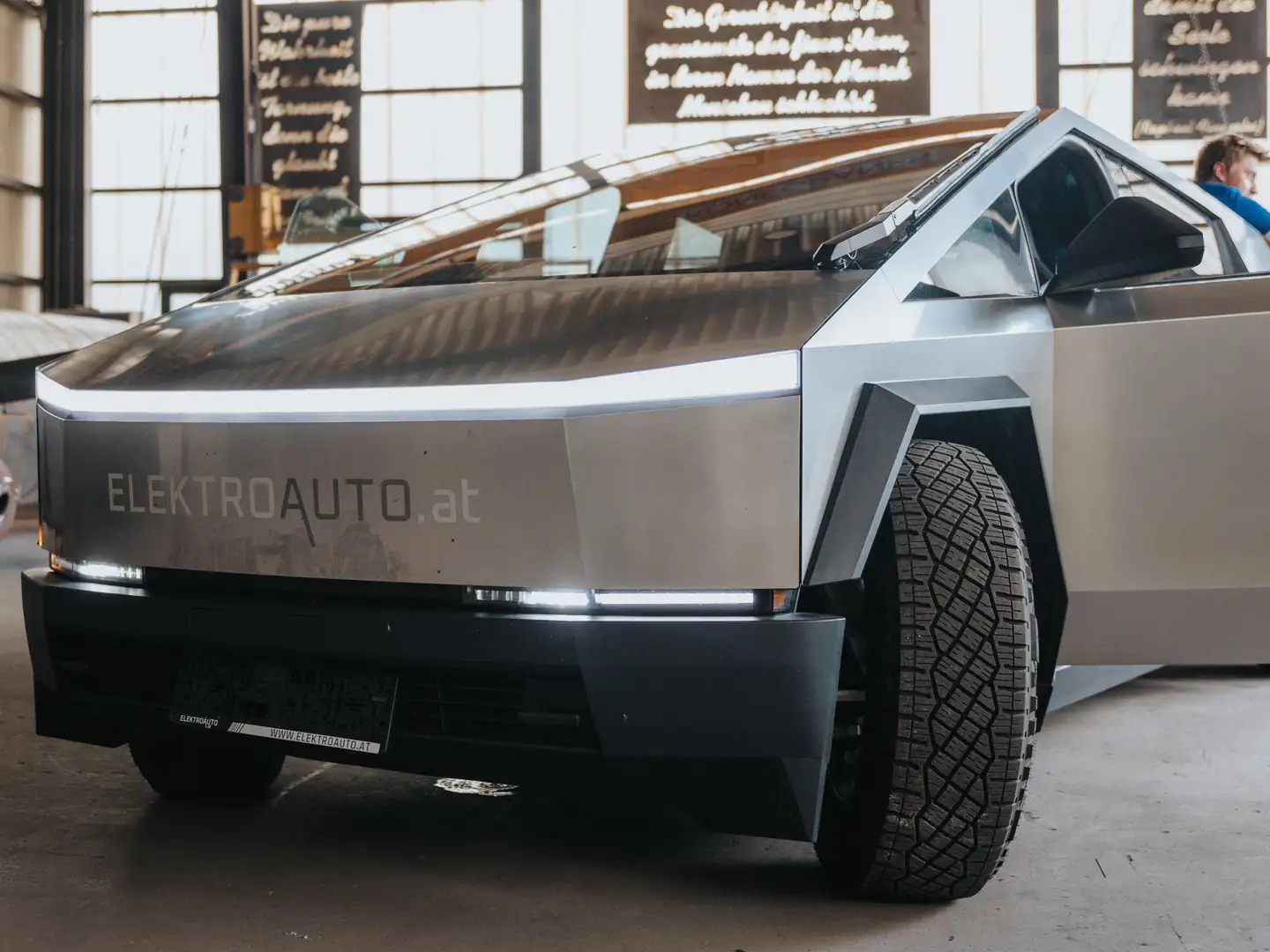 Tesla Cybertruck Cybertruck "foundation series" EU Zulassung Gris - 2