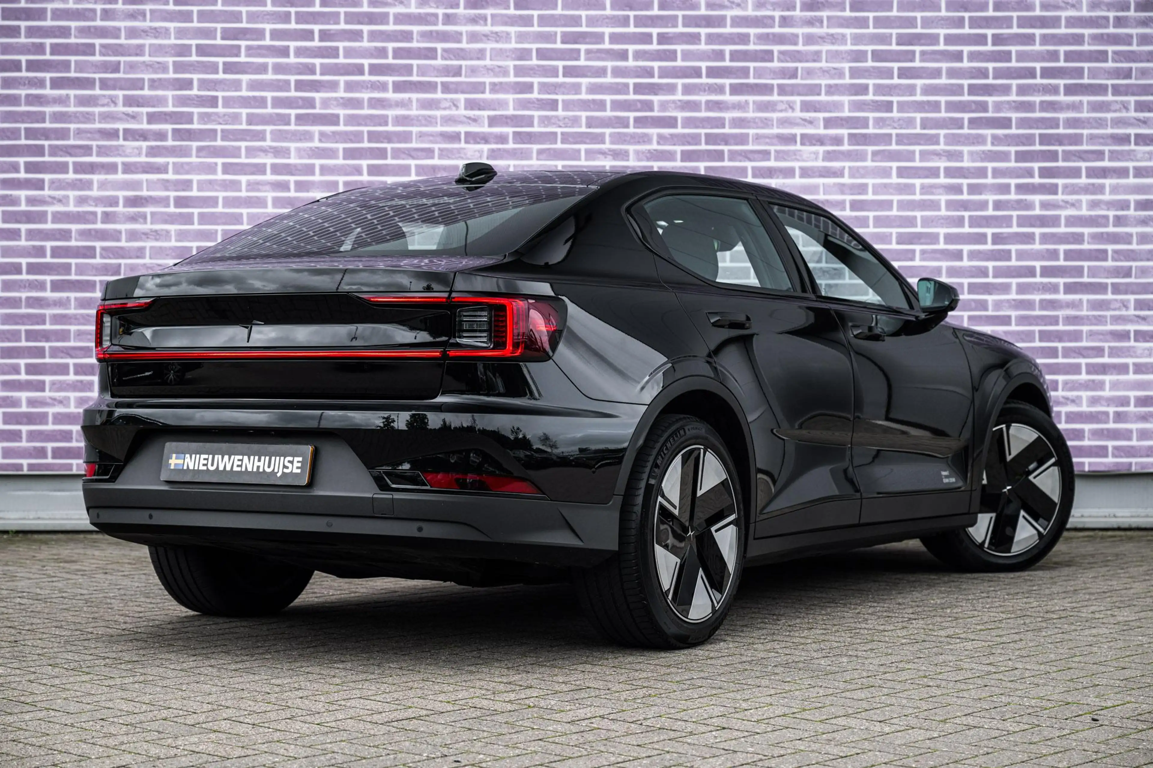 Polestar 2 Long Range Single Motor Plus 82 kWh — photo 2