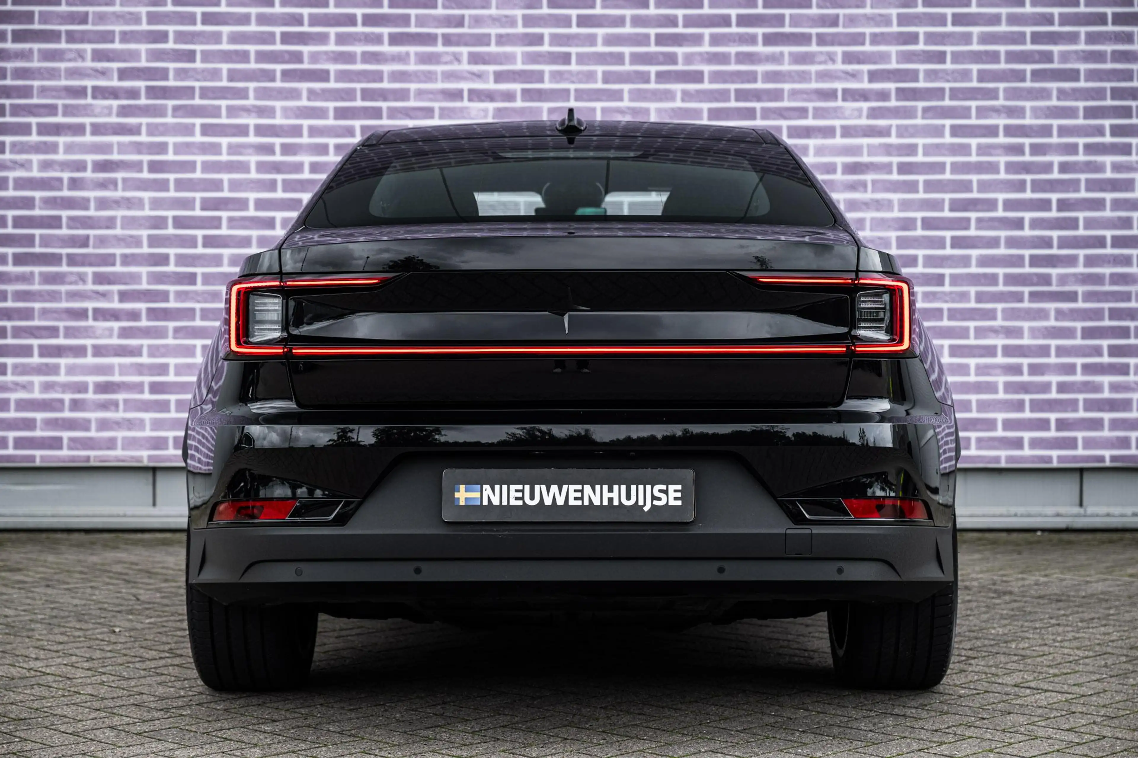 Polestar 2 Long Range Single Motor Plus 82 kWh — photo 10