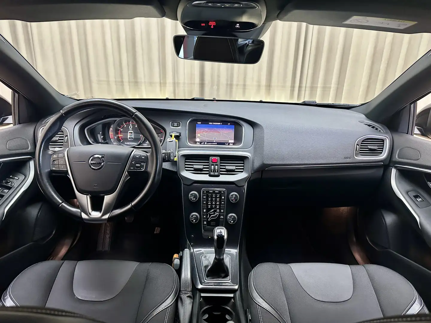 Volvo V40 2.0 T2 *Dealer Onderhouden* Stoelverwarming / FULL Zwart - 2