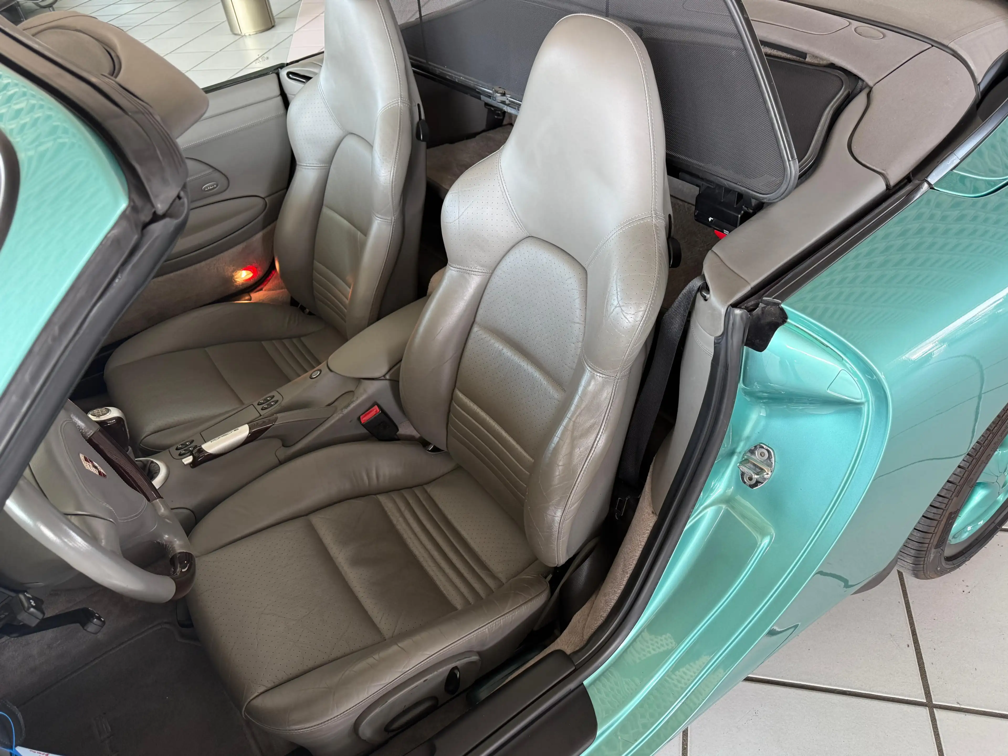 Porsche 996 911 Carrera 4 Cabriolet SPORT-AGA HARDTOP — photo 9