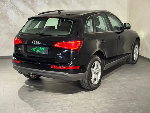 Audi Q5 view 12