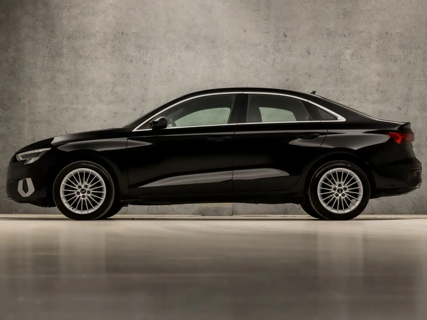 Audi A3 Limousine 30 TFSI Advanced Sport Automaat (GROOT N Zwart - 2