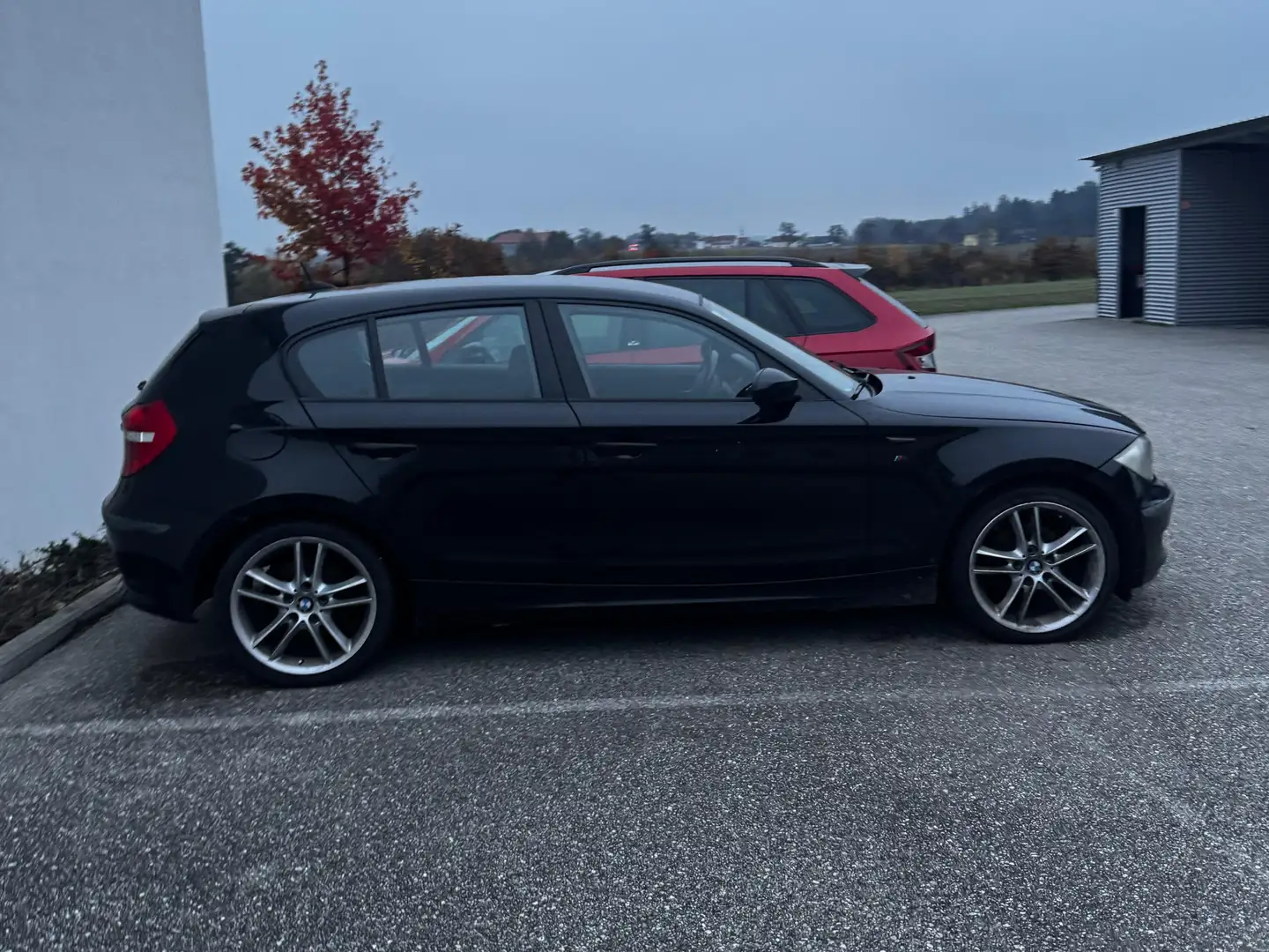 BMW 118 118d Schwarz - 1