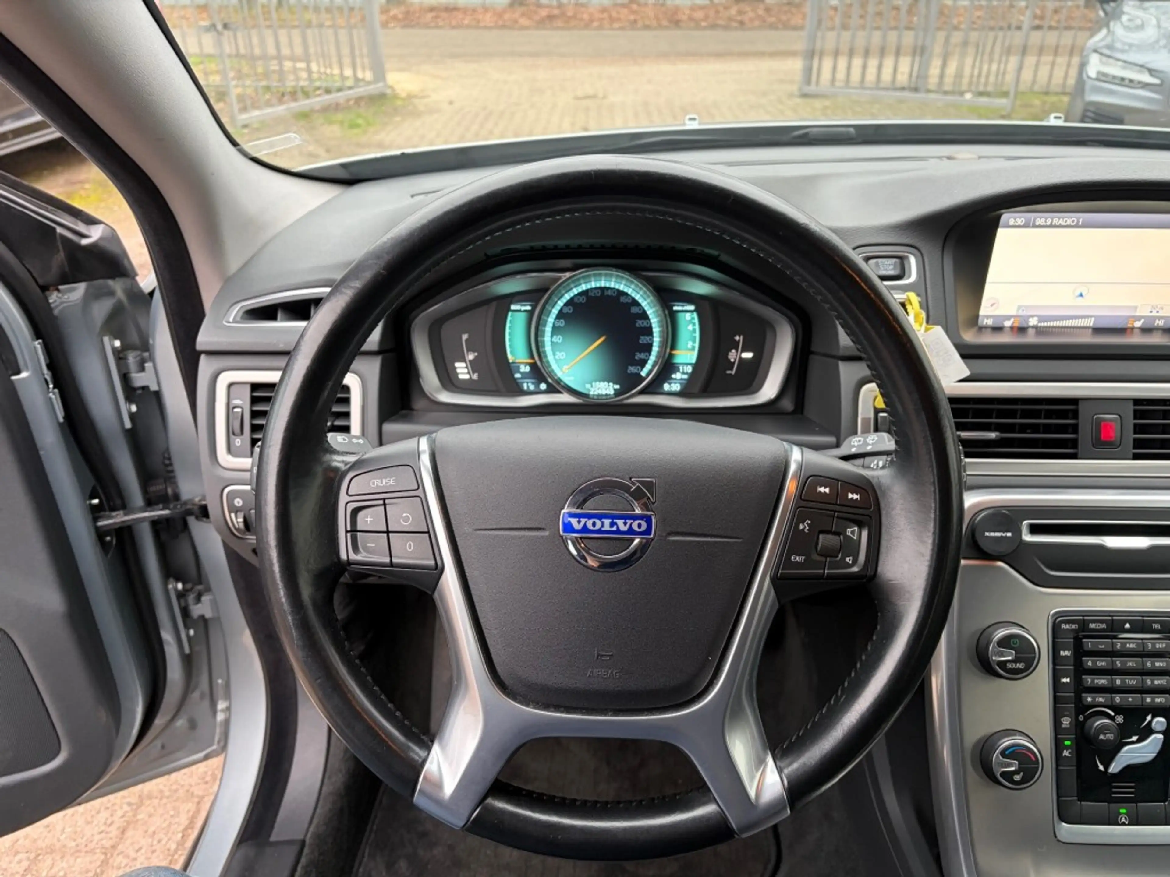 Volvo V70 1.6 T4 Nordic+ — photo 10