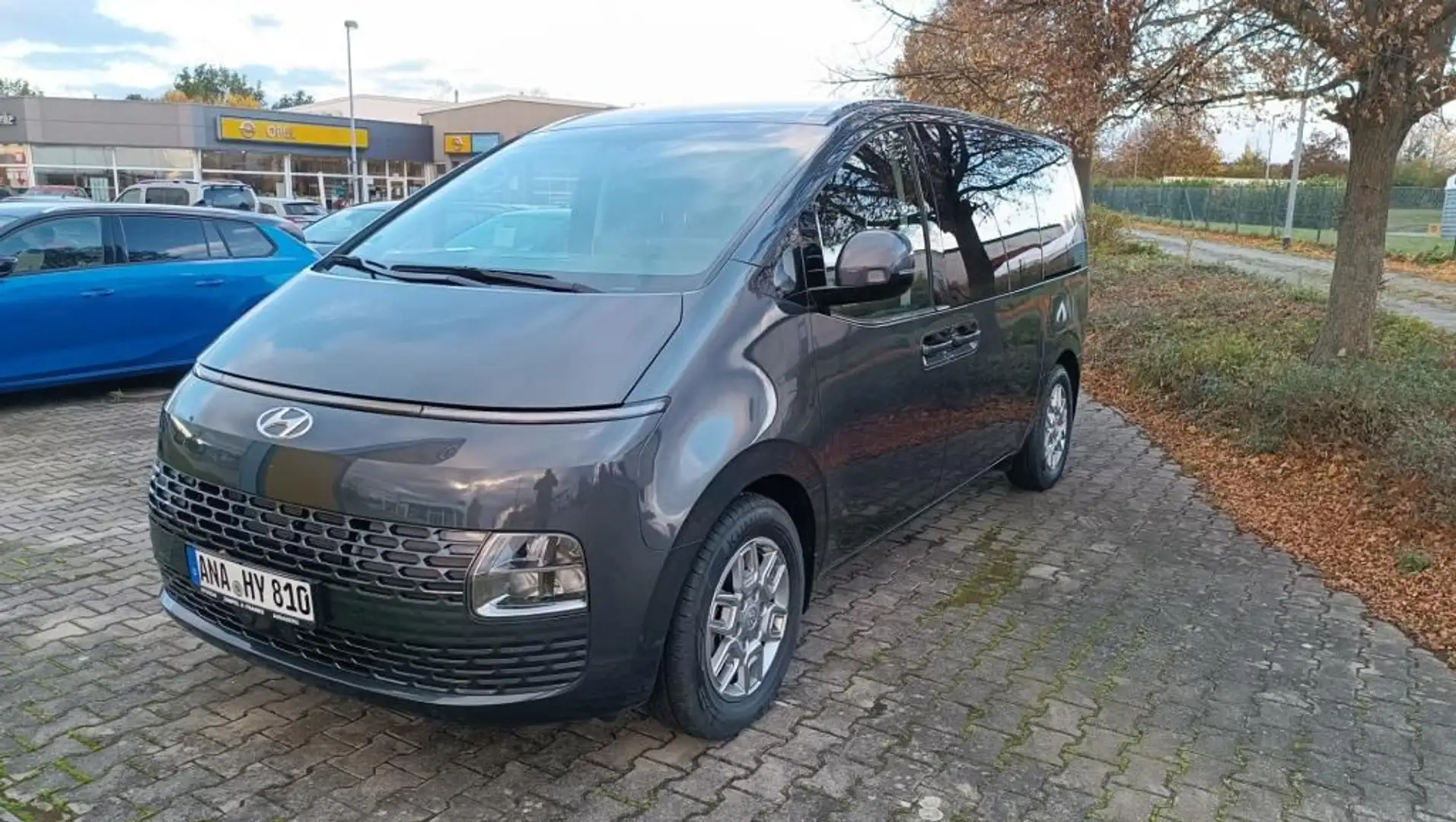 Hyundai STARIA 2.2 CRDi Trend 9-Sitzer Navi Kamera LED Grau - 1