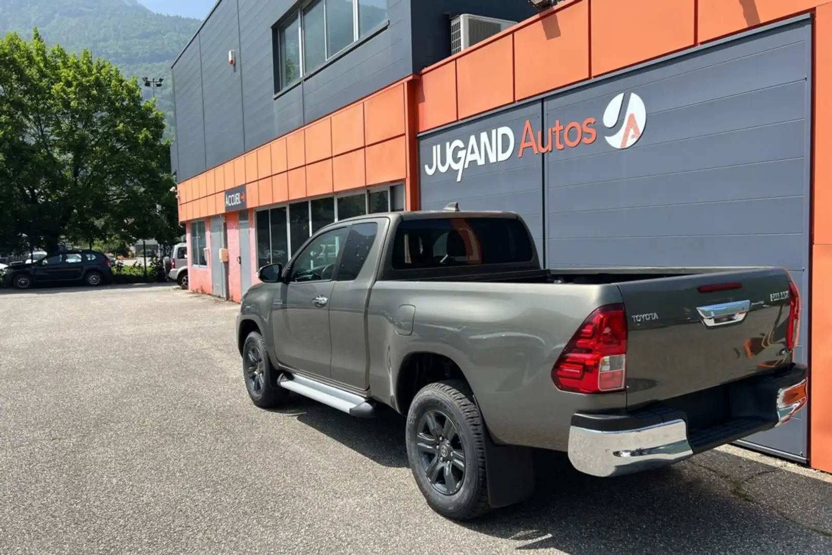 Toyota Hilux 2.8 204 X-TRA BVM LEGENDE MY25 Bronze - 2