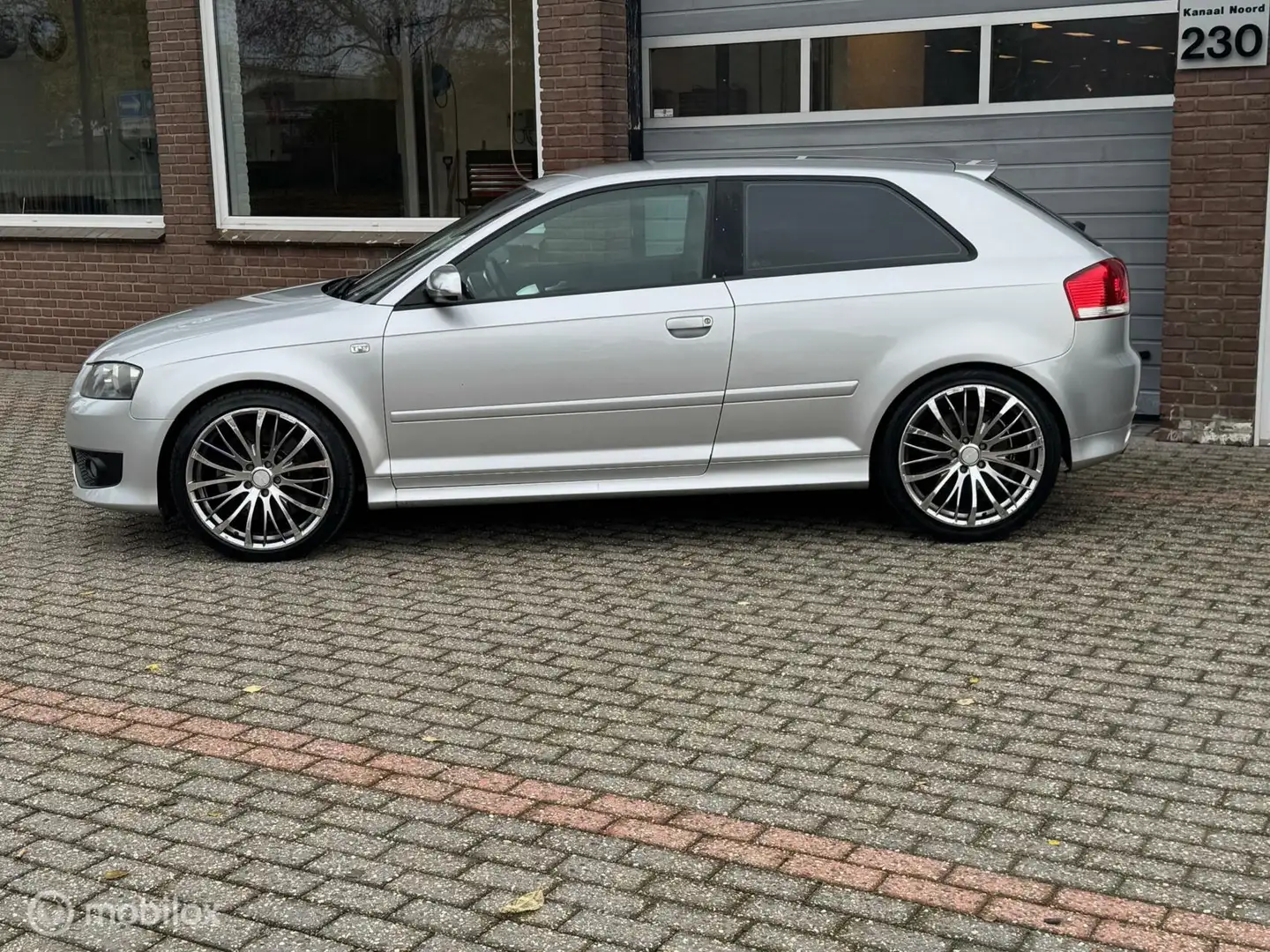 Audi S3 2.0 TFSI S3 QUATTRO ECC-AIRCO/LEDER/XENON/CRUISE Grijs - 2