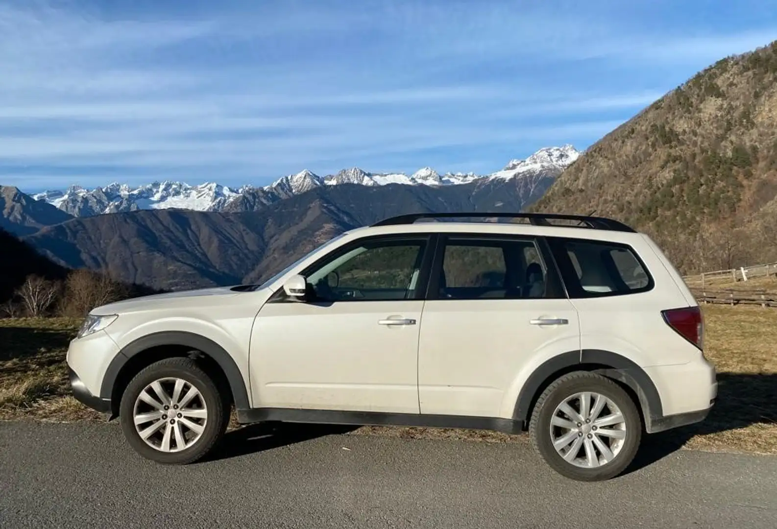Subaru Forester 2.0 XS Exclusive Benzina Bílá - 2