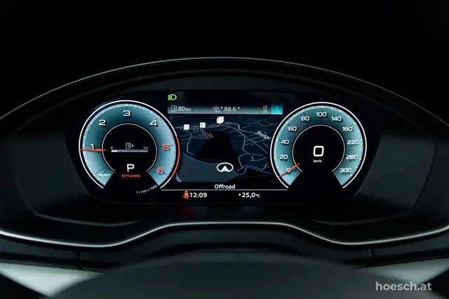 Audi Q5 view 12