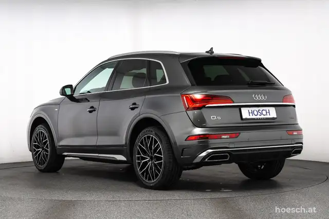 Audi Q5 view 4