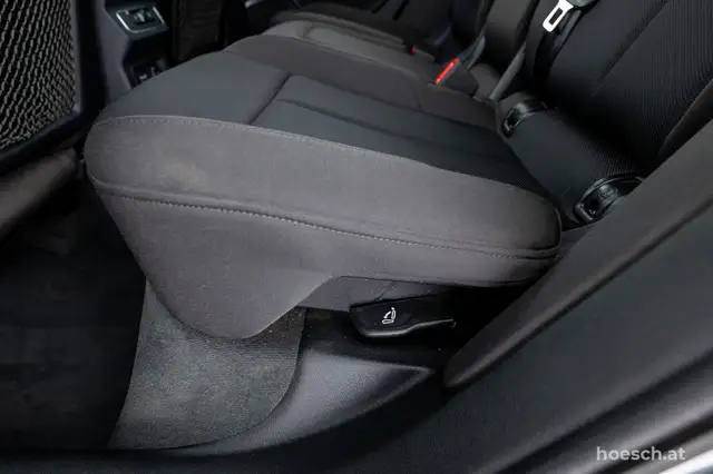 Audi Q5 view 8