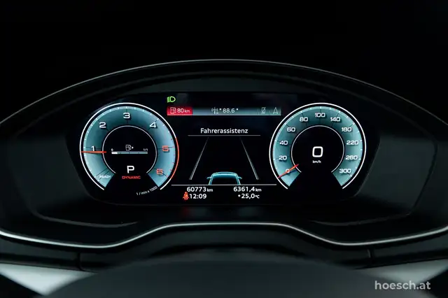 Audi Q5 view 11
