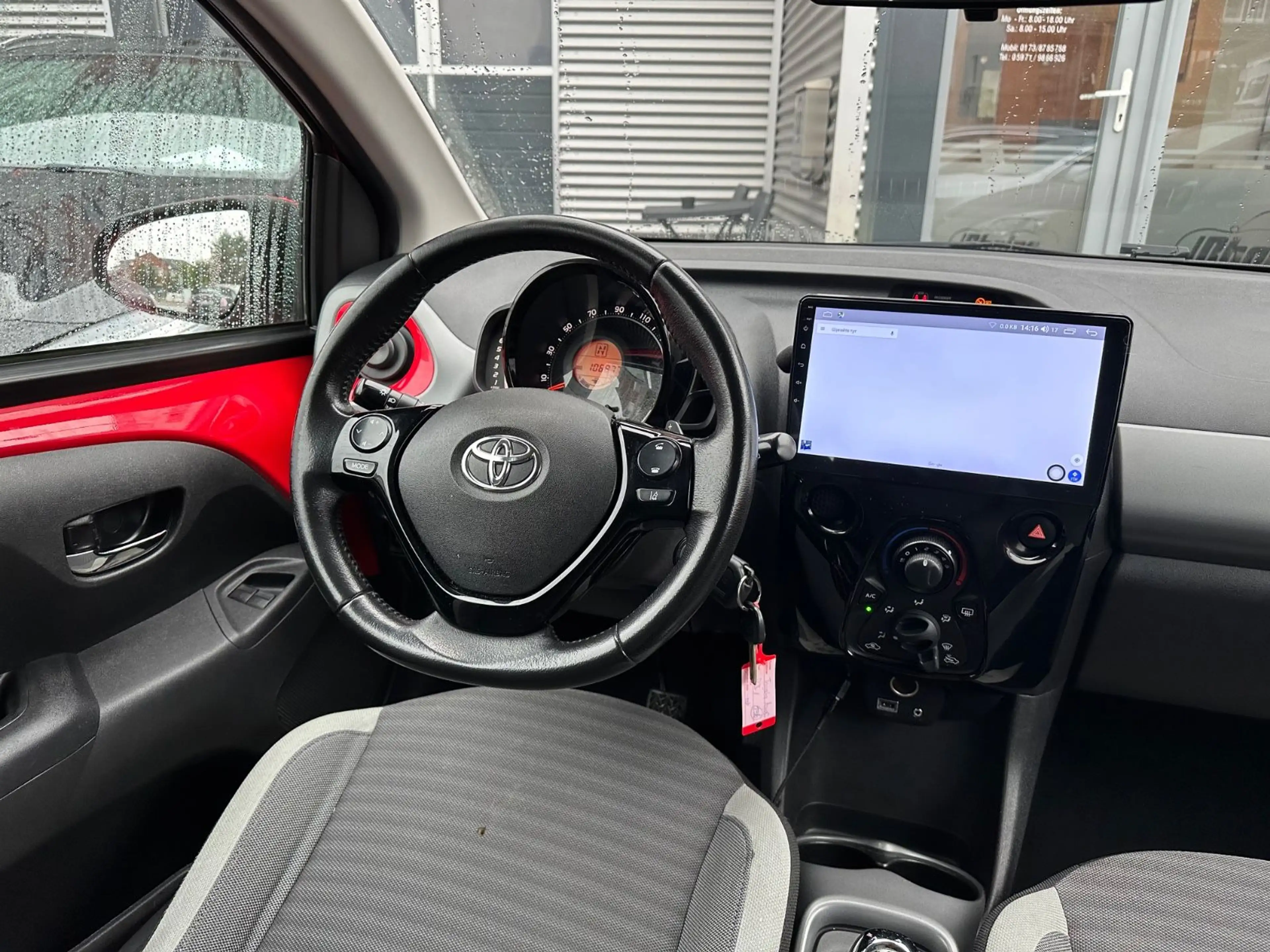 Toyota Aygo AYGO x-play*NAVI*KAMERA*LED*KLIMA* — photo 11