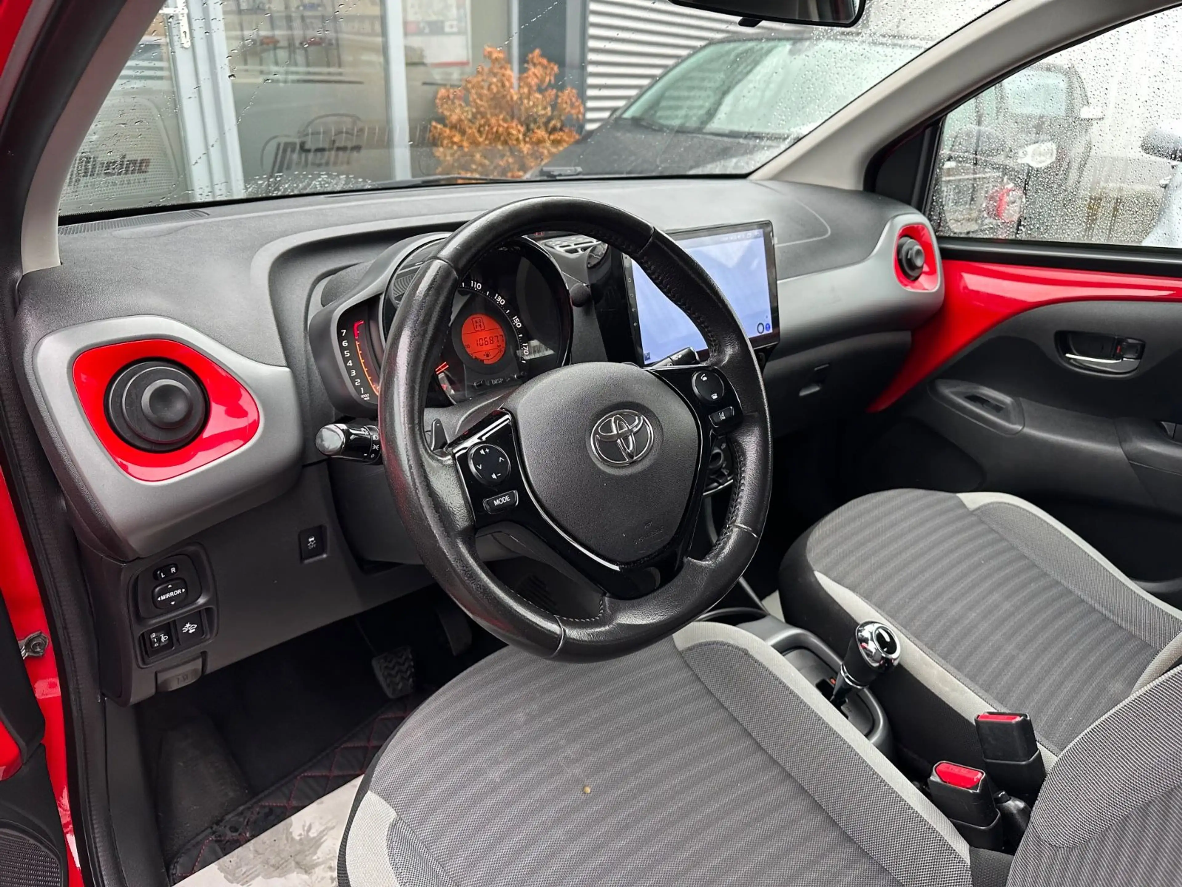 Toyota Aygo AYGO x-play*NAVI*KAMERA*LED*KLIMA* — photo 14