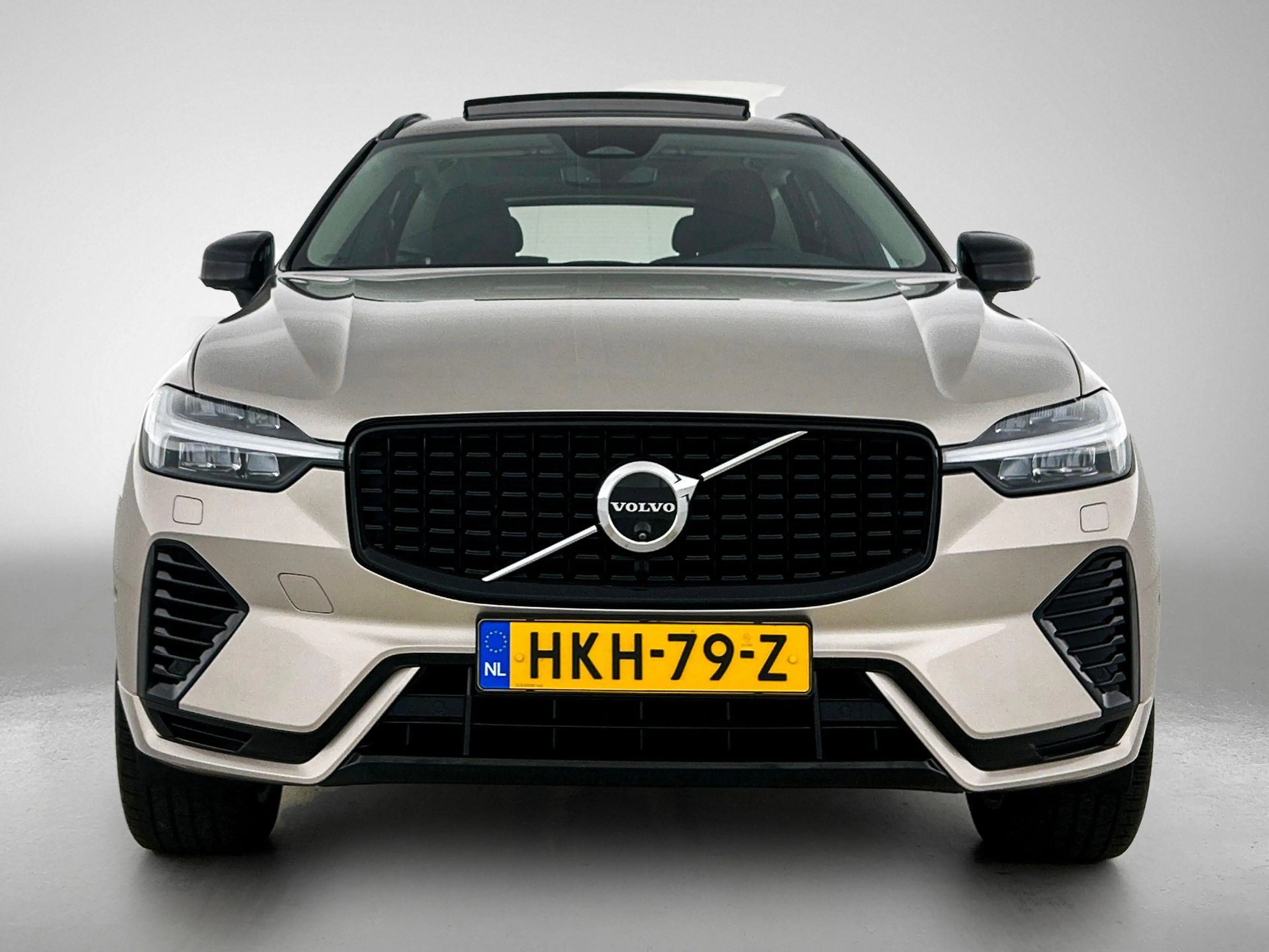 Volvo XC60 2.0 T6 Plug-in hybrid AWD Ultra Dark | 360° camera — photo 5