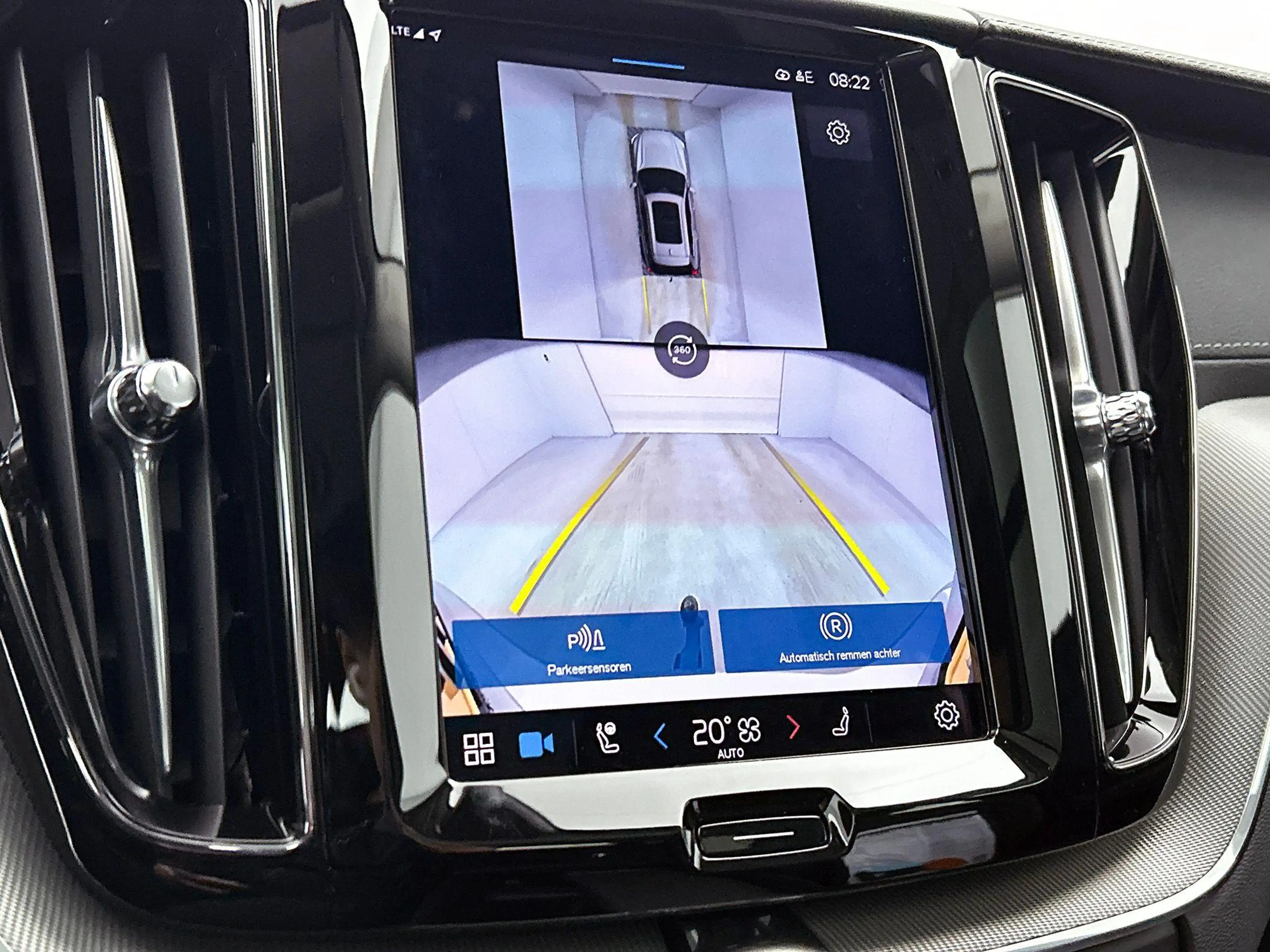 Volvo XC60 2.0 T6 Plug-in hybrid AWD Ultra Dark | 360° camera — photo 13