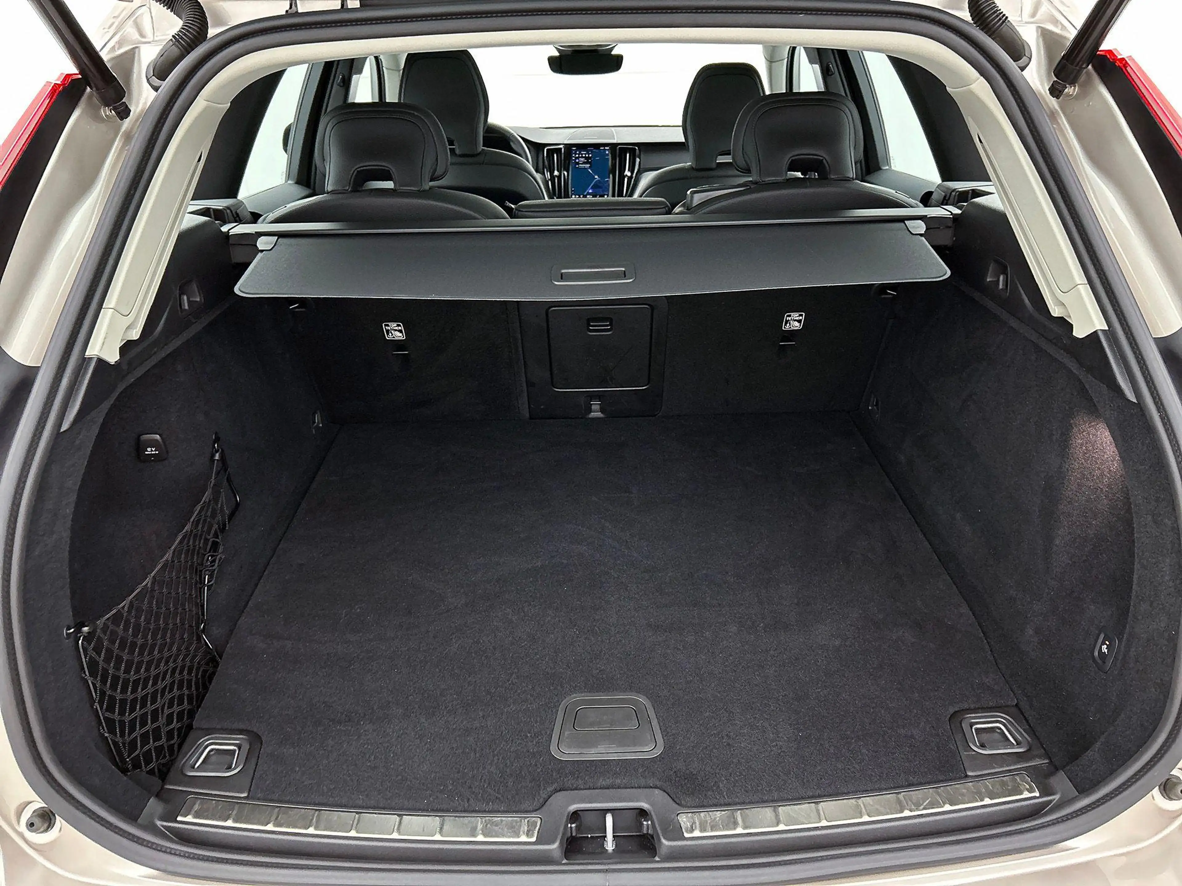 Volvo XC60 2.0 T6 Plug-in hybrid AWD Ultra Dark | 360° camera — photo 12