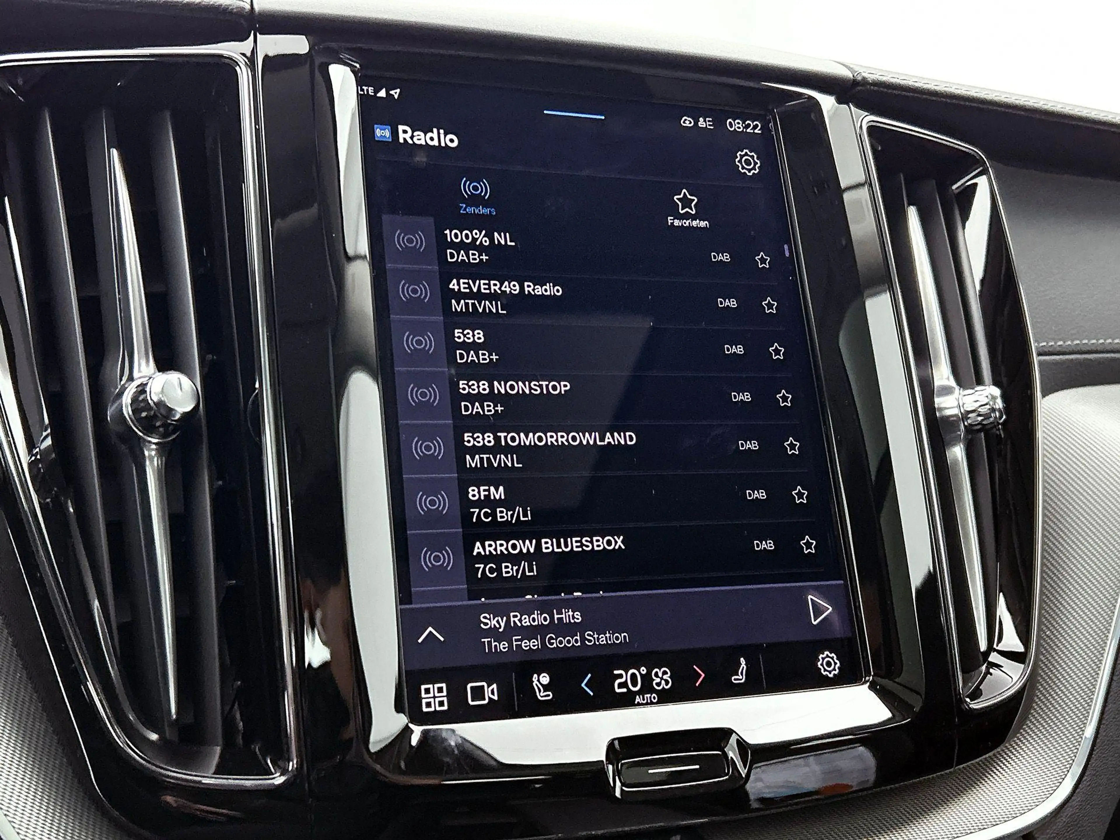 Volvo XC60 2.0 T6 Plug-in hybrid AWD Ultra Dark | 360° camera — photo 7