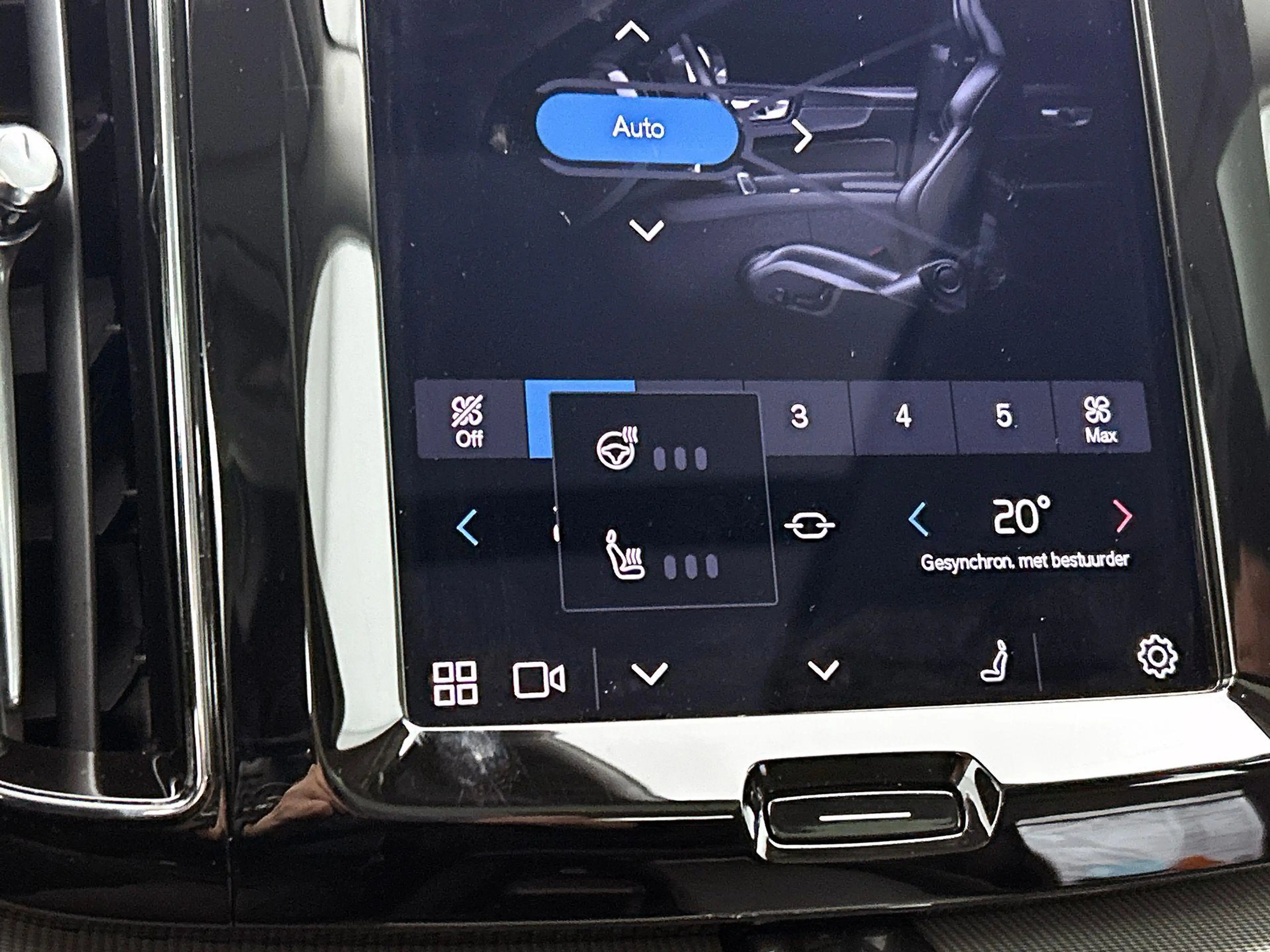 Volvo XC60 2.0 T6 Plug-in hybrid AWD Ultra Dark | 360° camera — photo 8