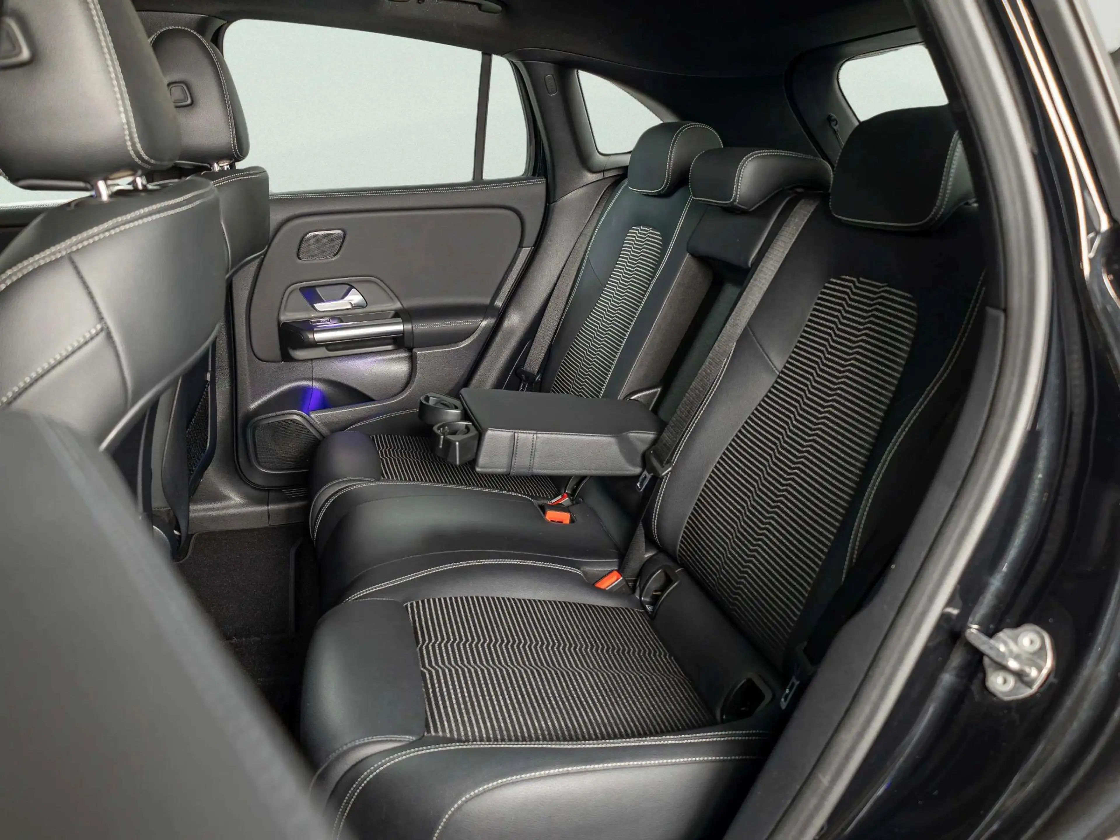 Mercedes-Benz EQA 250 Business Solution Luxury 67 kWh | Panorama dak — photo 11