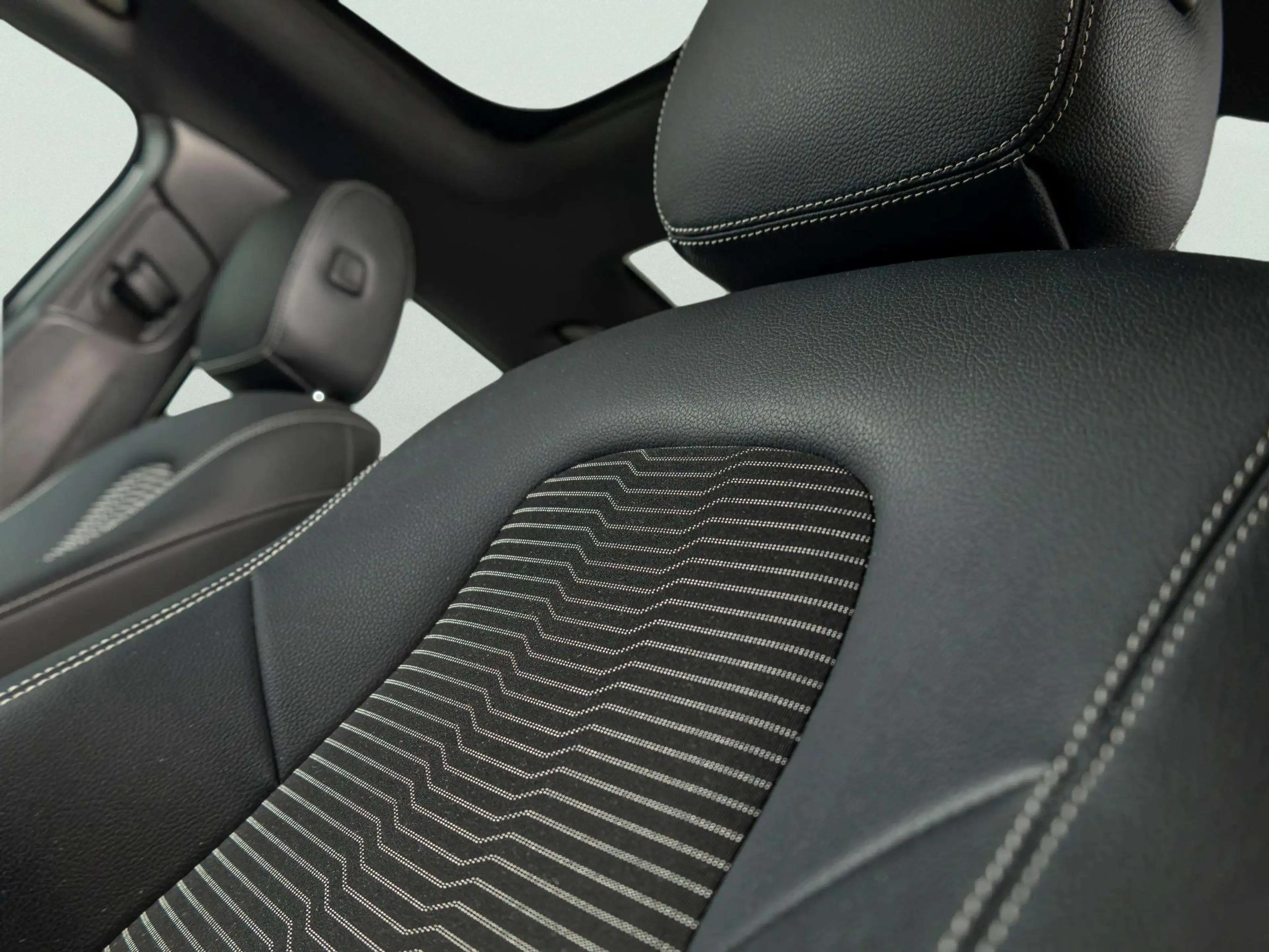Mercedes-Benz EQA 250 Business Solution Luxury 67 kWh | Panorama dak — photo 10
