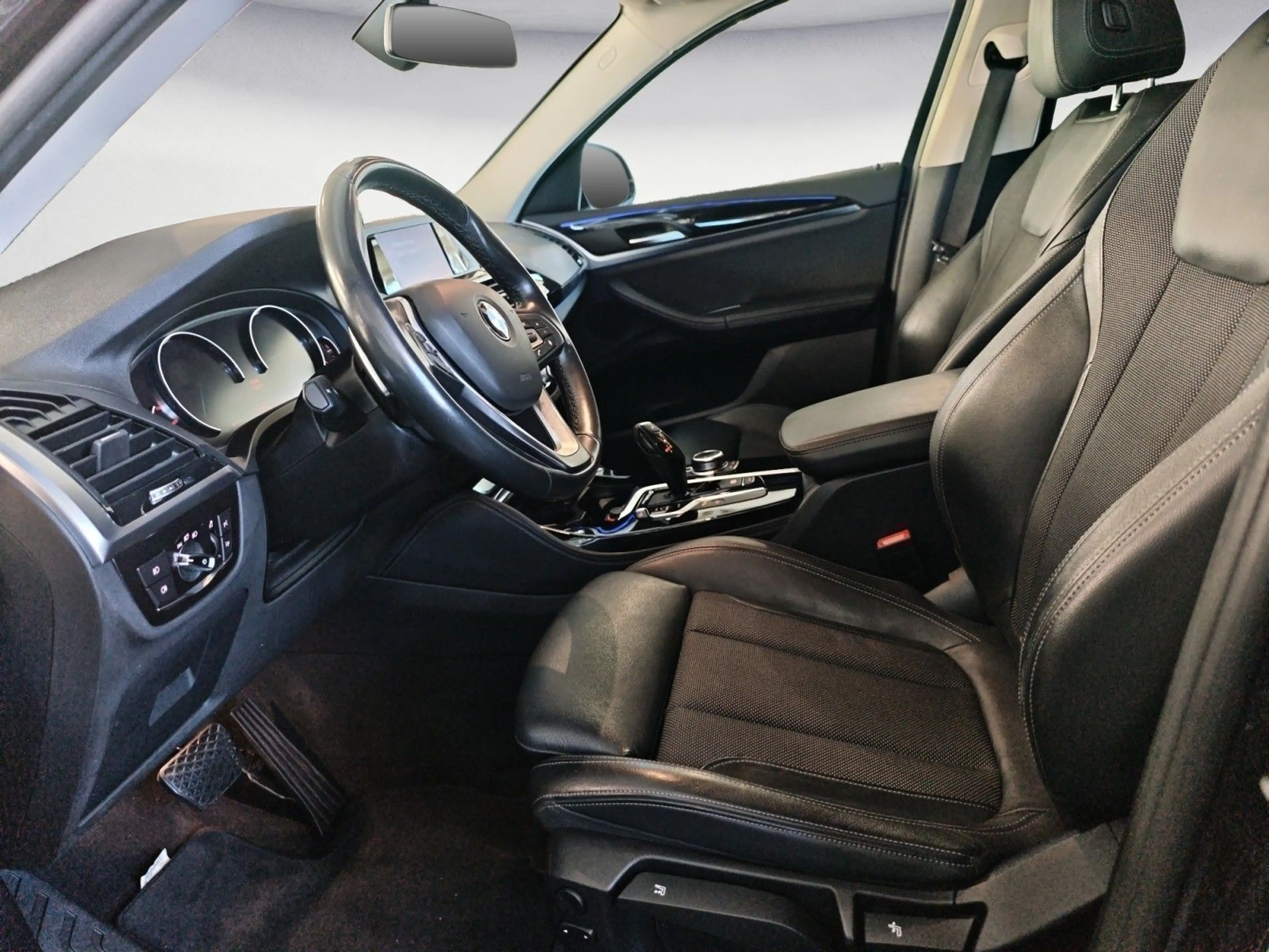 BMW X4 xDrive20d AT xLine Navi Business AHK Kamera — photo 10