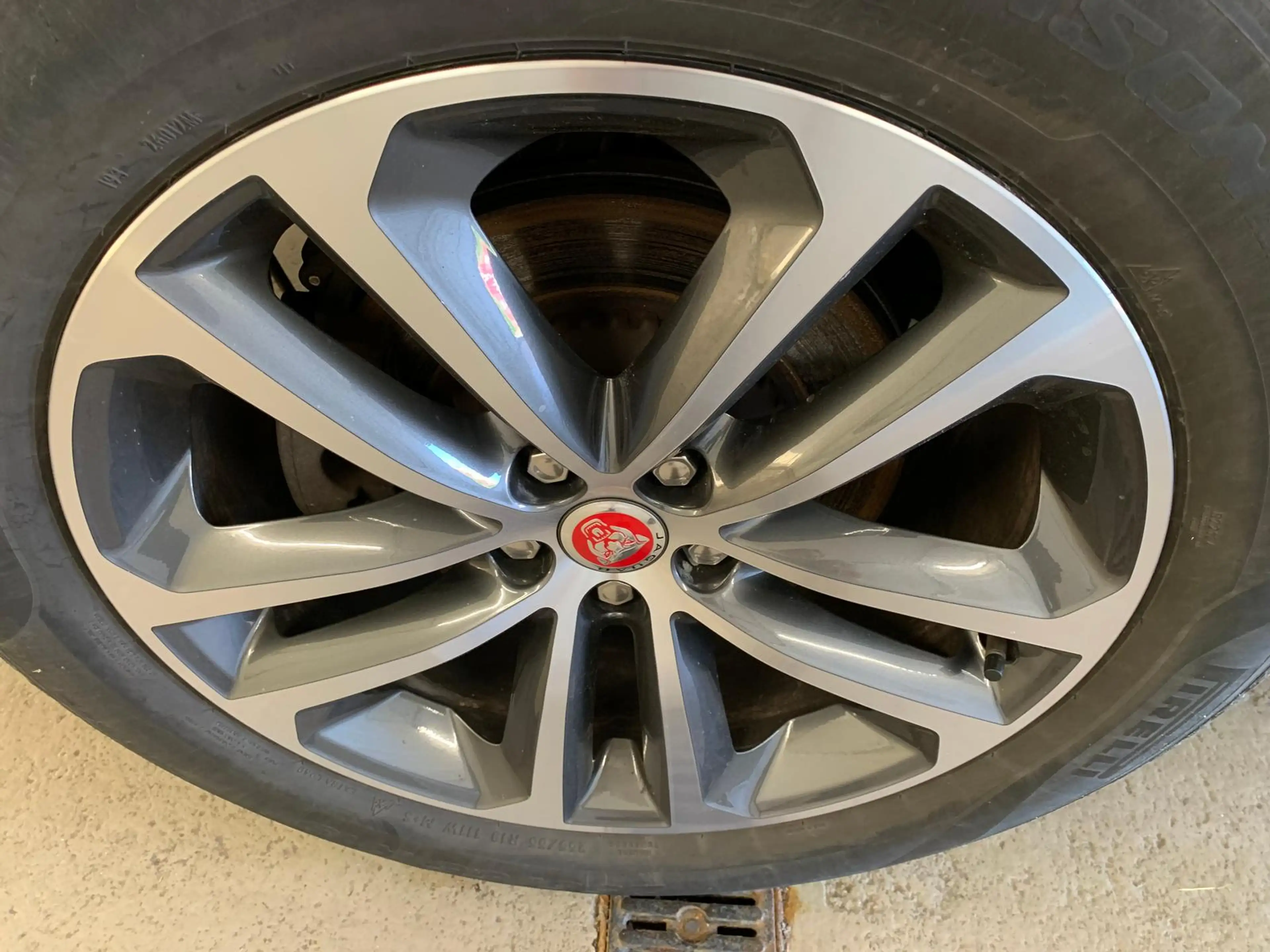 Jaguar F-Pace P400 E ACC|ILS-LED|DigiCockp.|Shz|Leder — photo 4