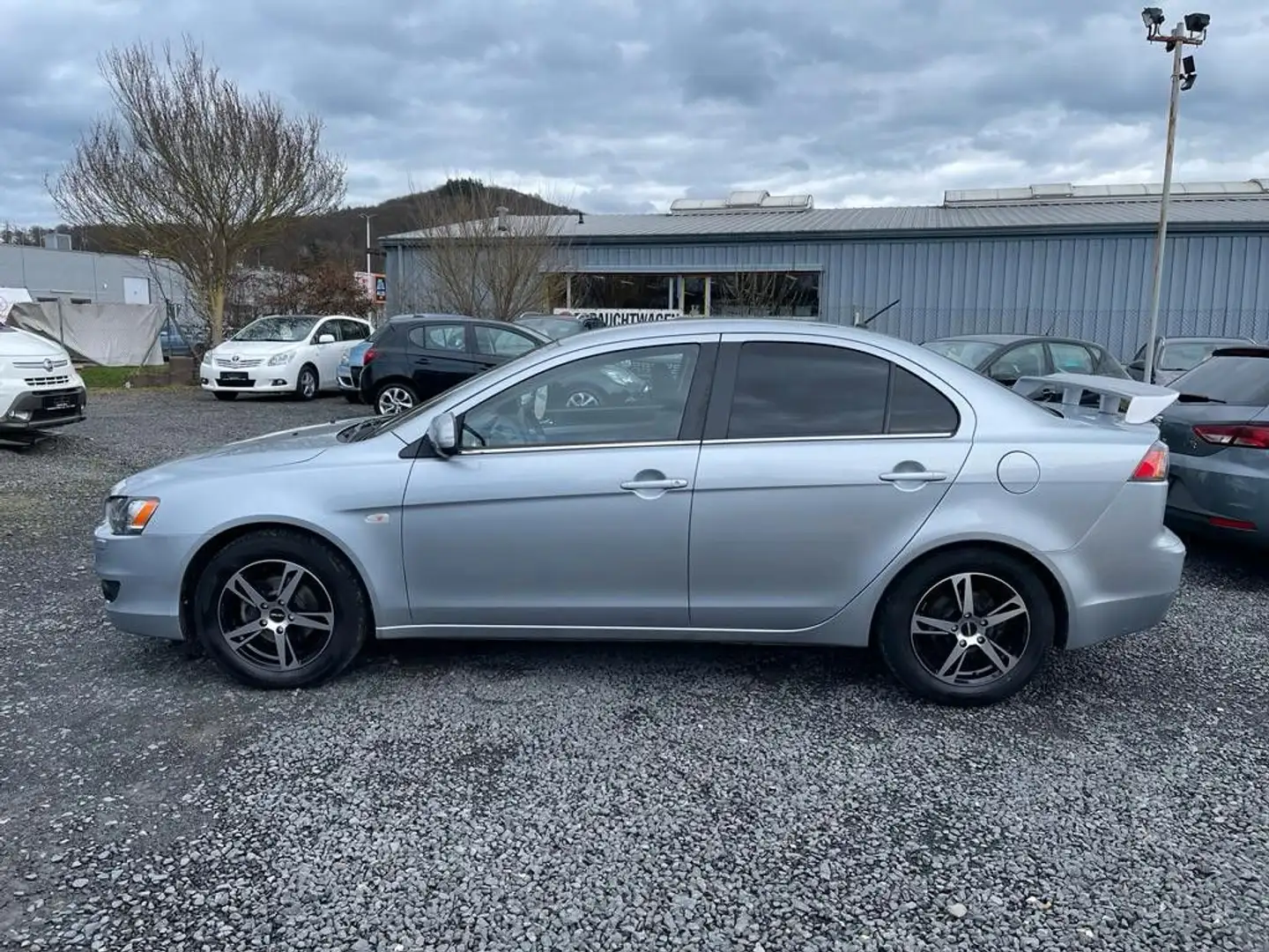 Mitsubishi Lancer Lim. XTRA TÜV UND AU NEU Silver - 2