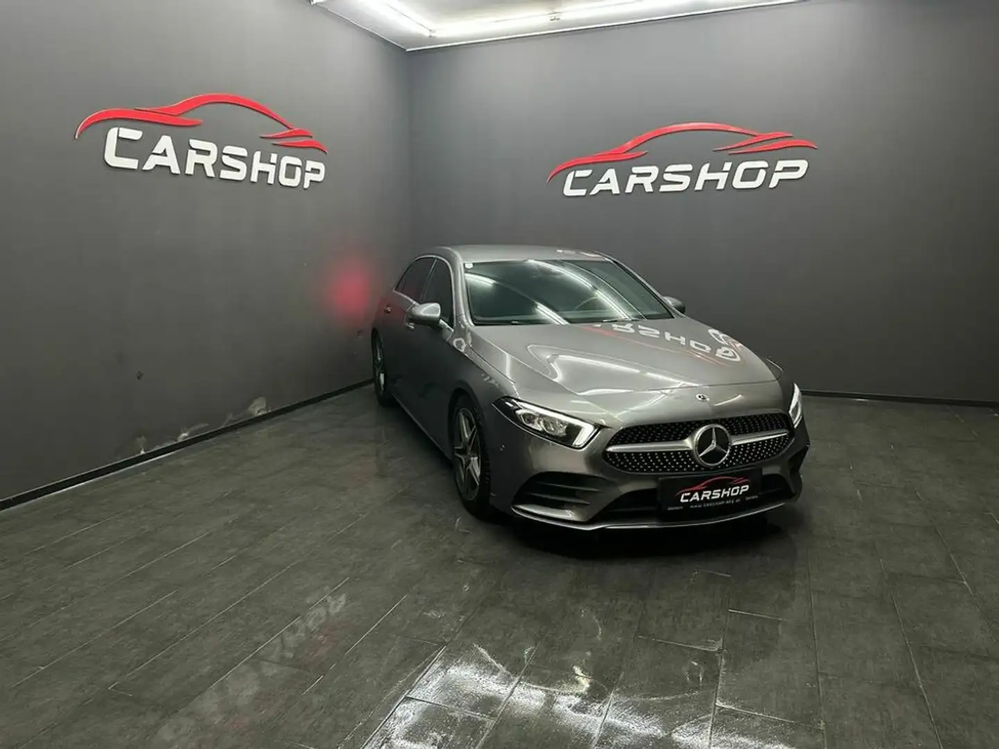 Mercedes-Benz A 180 d Amg-Line Gris - 2