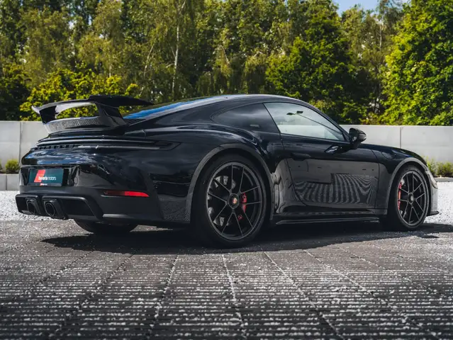 Porsche 911 view 6