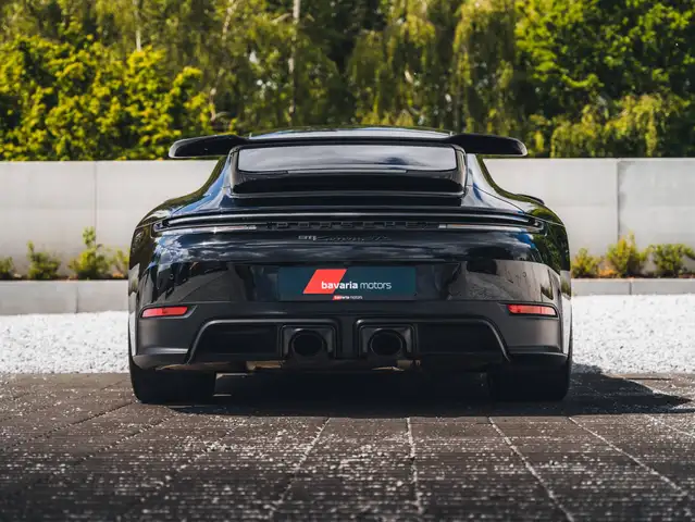 Porsche 911 view 7