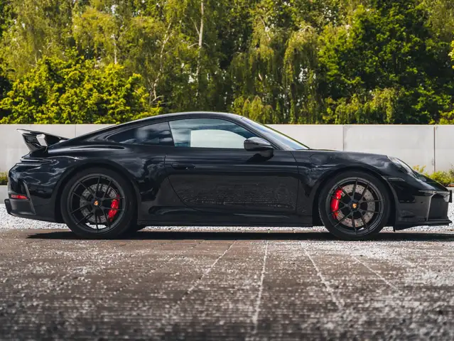 Porsche 911 view 5