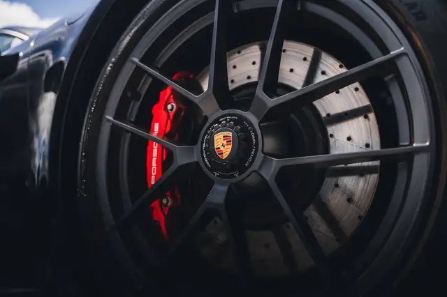 Porsche 911 view 9
