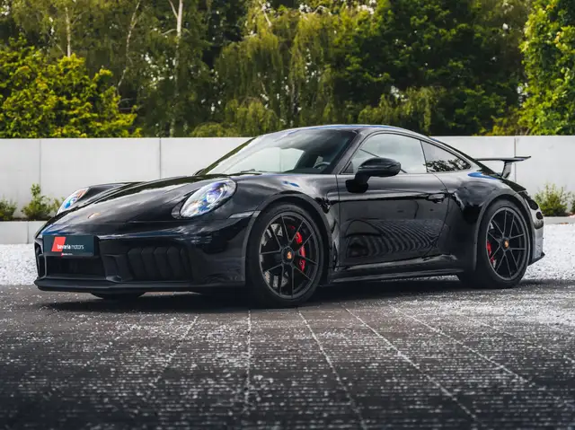 Porsche 911 view 3