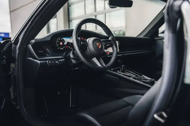 Porsche 911 view 11