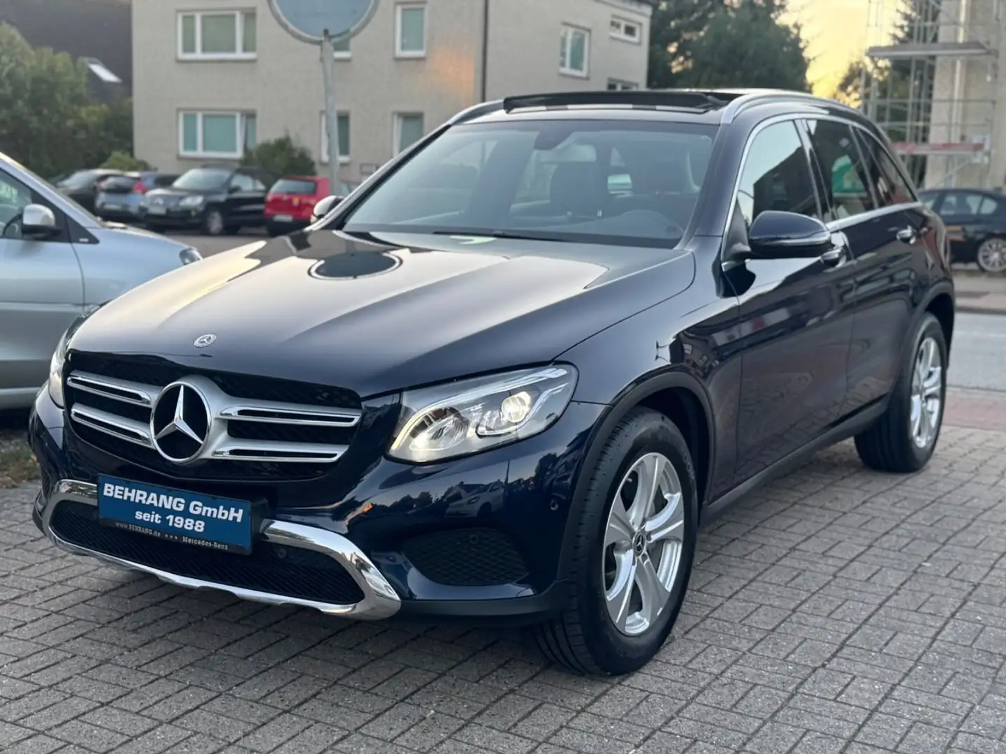 Mercedes-Benz GLC 250 GLC250 4MATIC*KAMERA*PANO*LED*1.HAND* Blau - 1