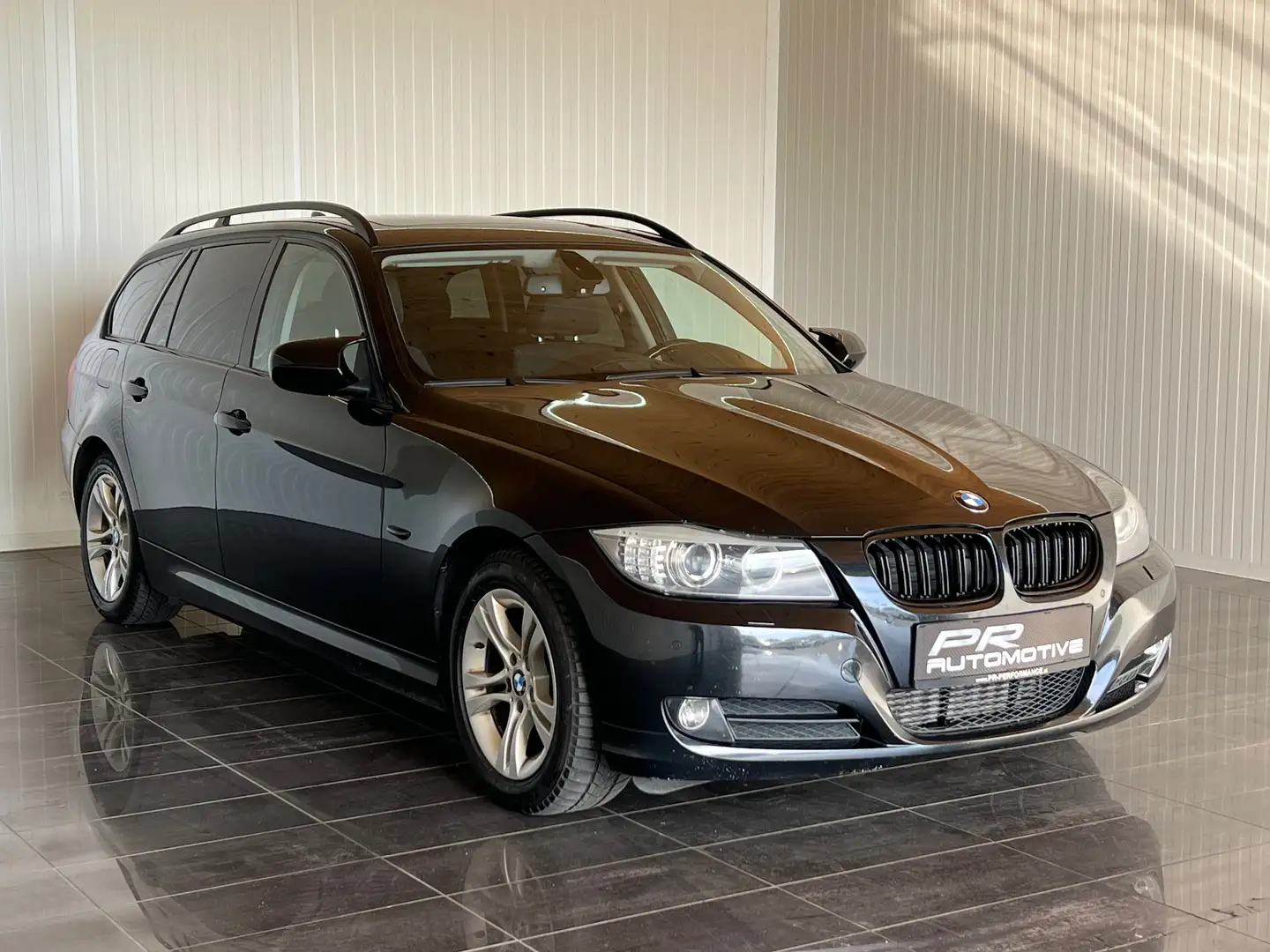 BMW 320 d Touring E91 2,0 TDI AHK*PANO*XENON*NAVI*TEMPOMAT Чорний - 2